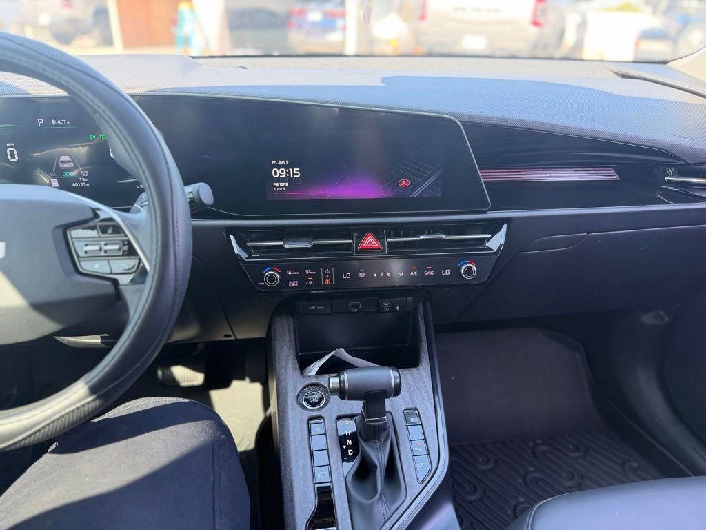 Used 2023 Kia Niro EX FWD image 9