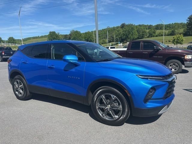 Used 2025 Chevrolet Blazer LT AWD/4WD image 3