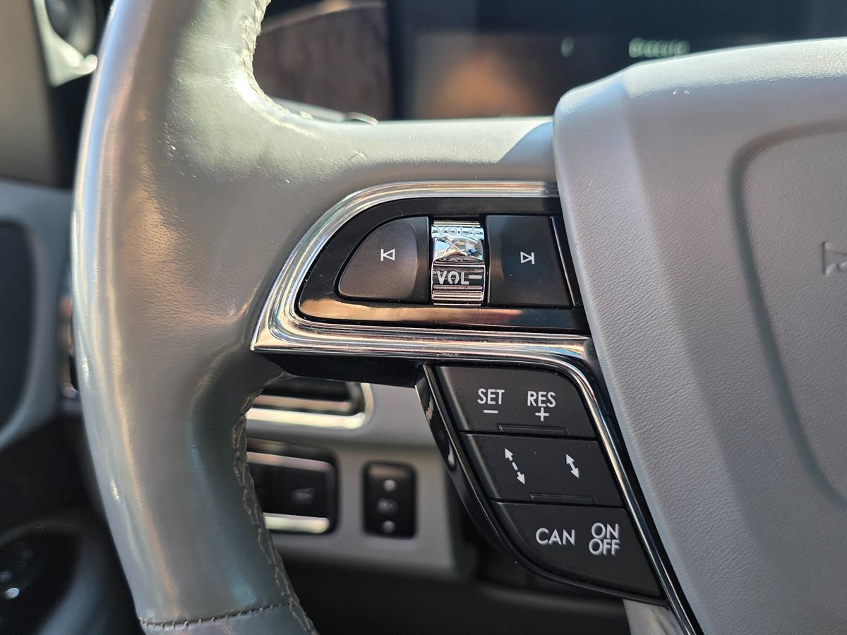 Used 2018 Lincoln Navigator L Select w/ Technology Package RWD image 38