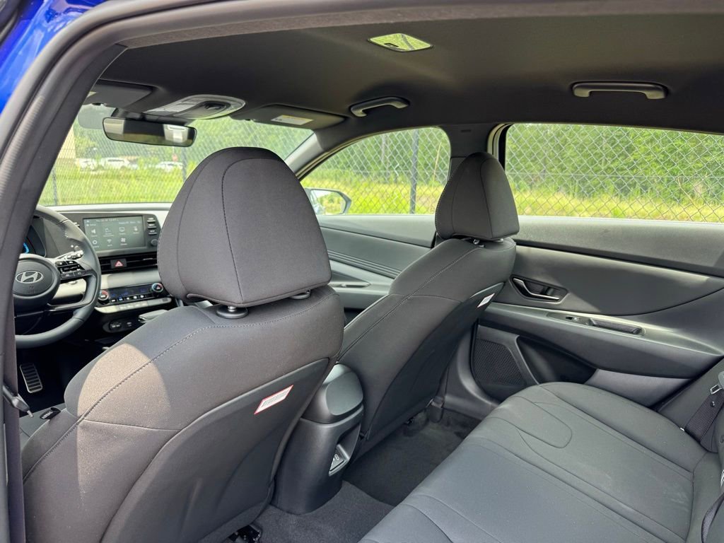 Certified 2025 Hyundai Elantra Sport image 18