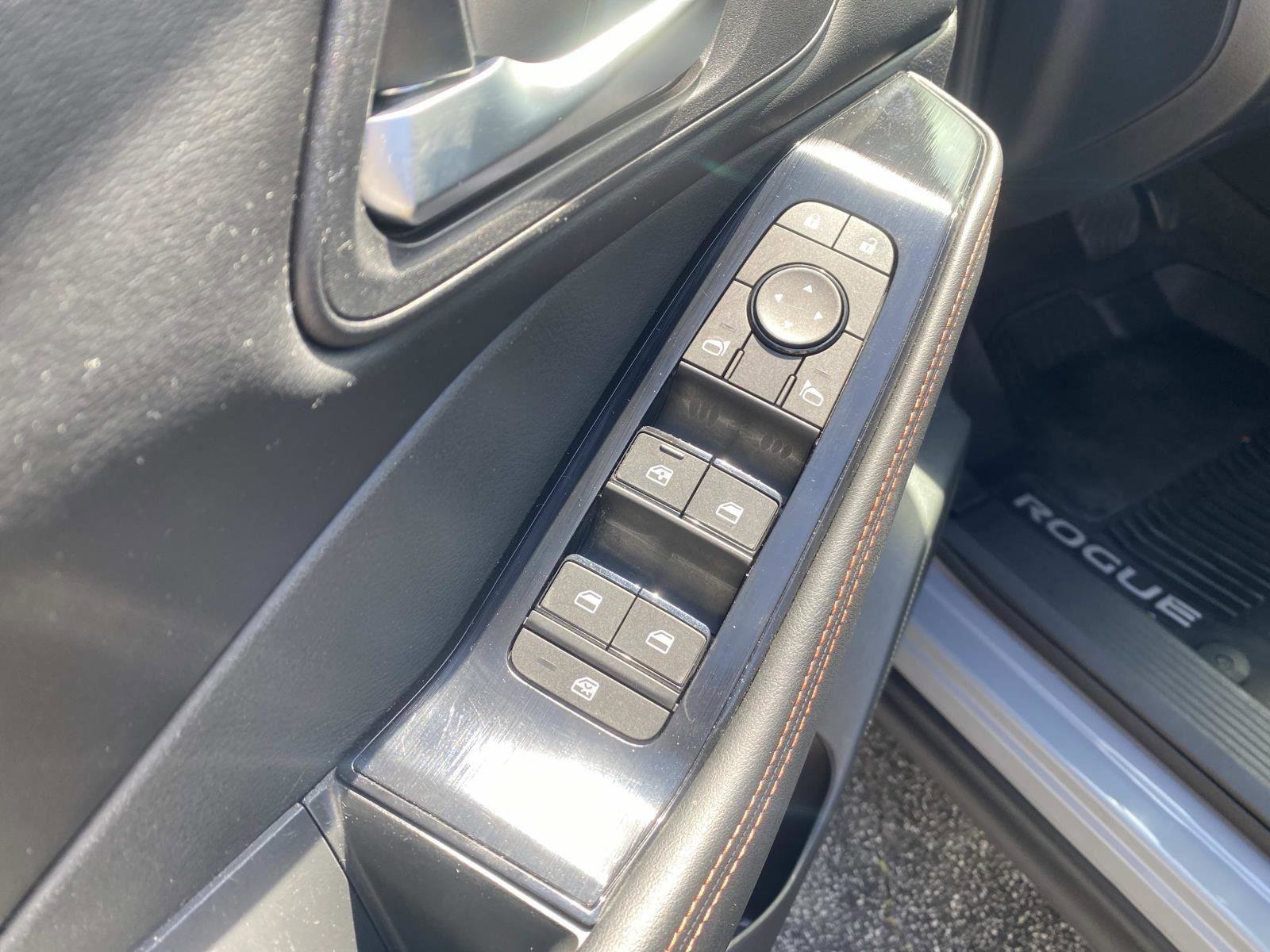 Used 2025 Nissan Rogue SV image 22