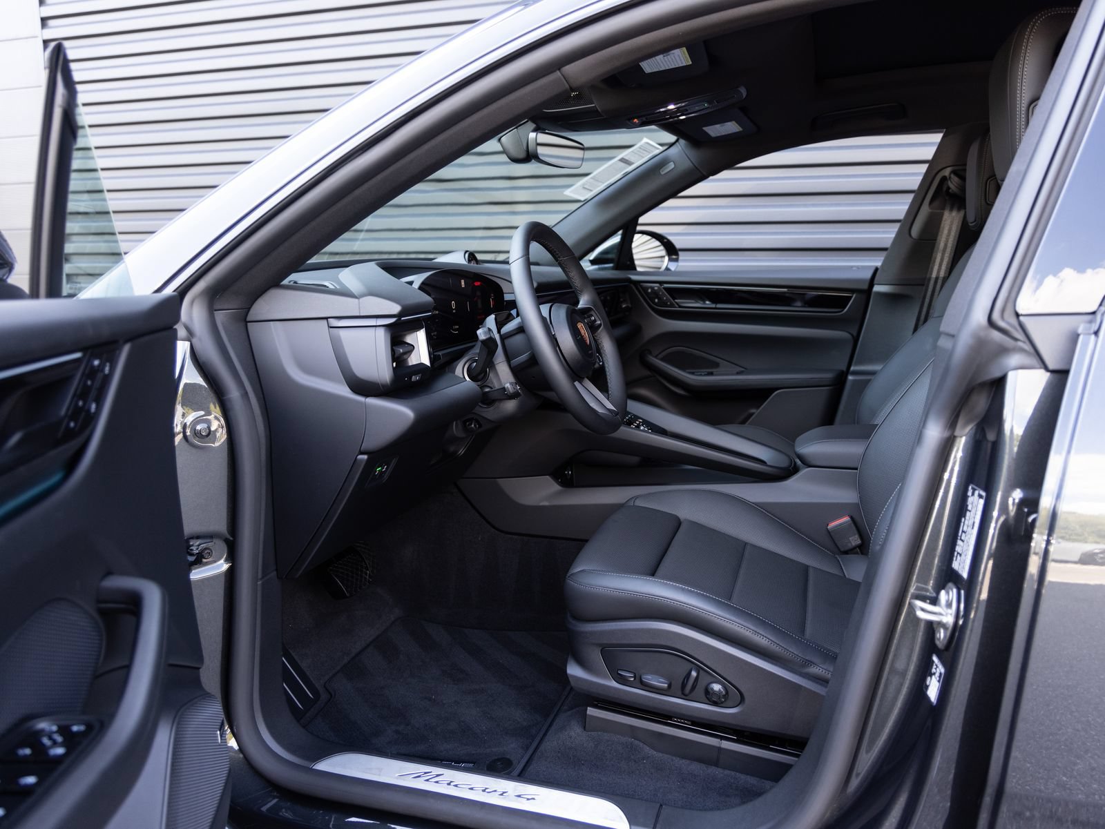 New 2026 Porsche Macan 4 Electric AWD/4WD image 24