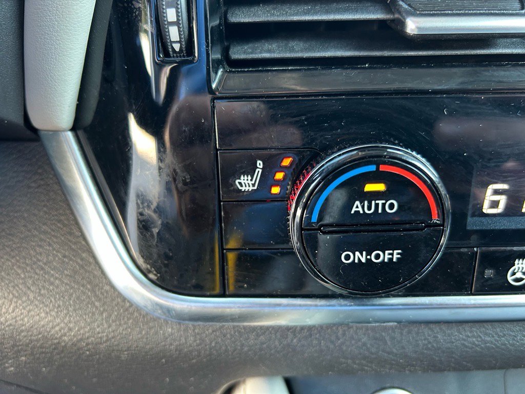 Used 2023 Nissan Rogue SL image 25