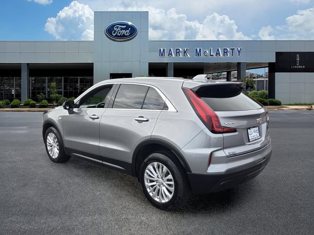 Used 2024 Cadillac XT4 Luxury w/ Cold Weather Package FWD image 3