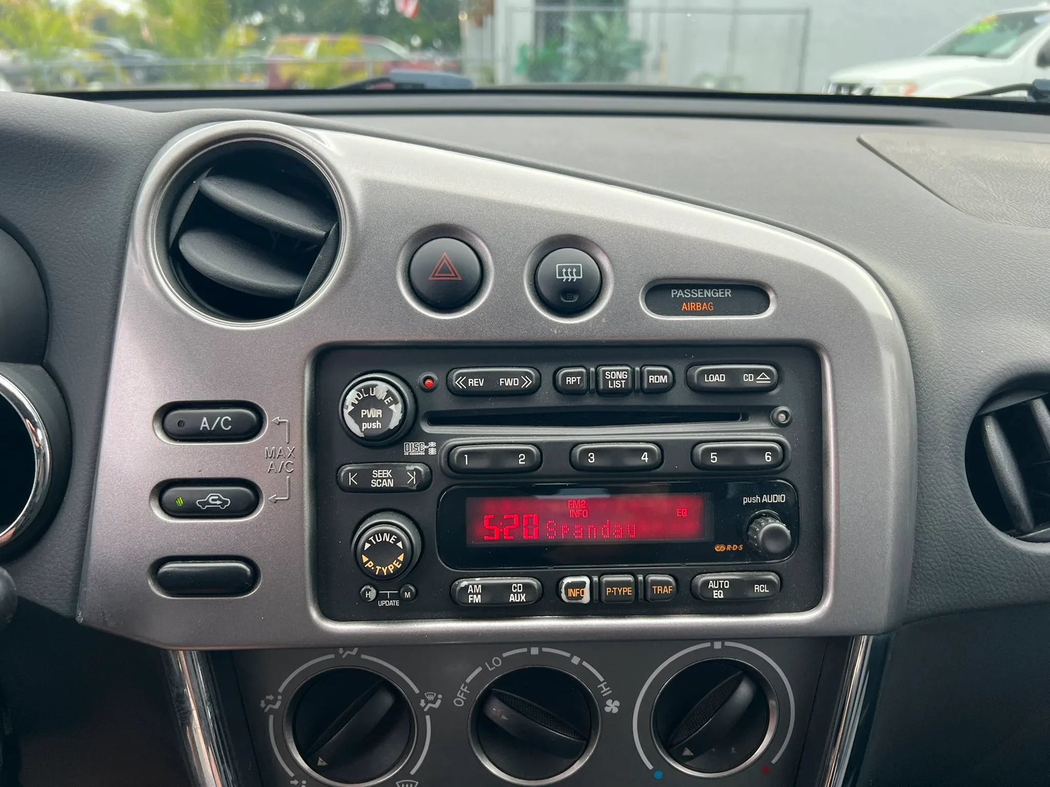 Used 2006 Pontiac Vibe w/ Sport Package FWD image 10