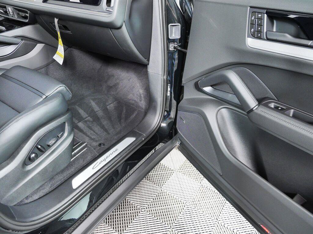 New 2026 Porsche Cayenne Coupe AWD/4WD image 26