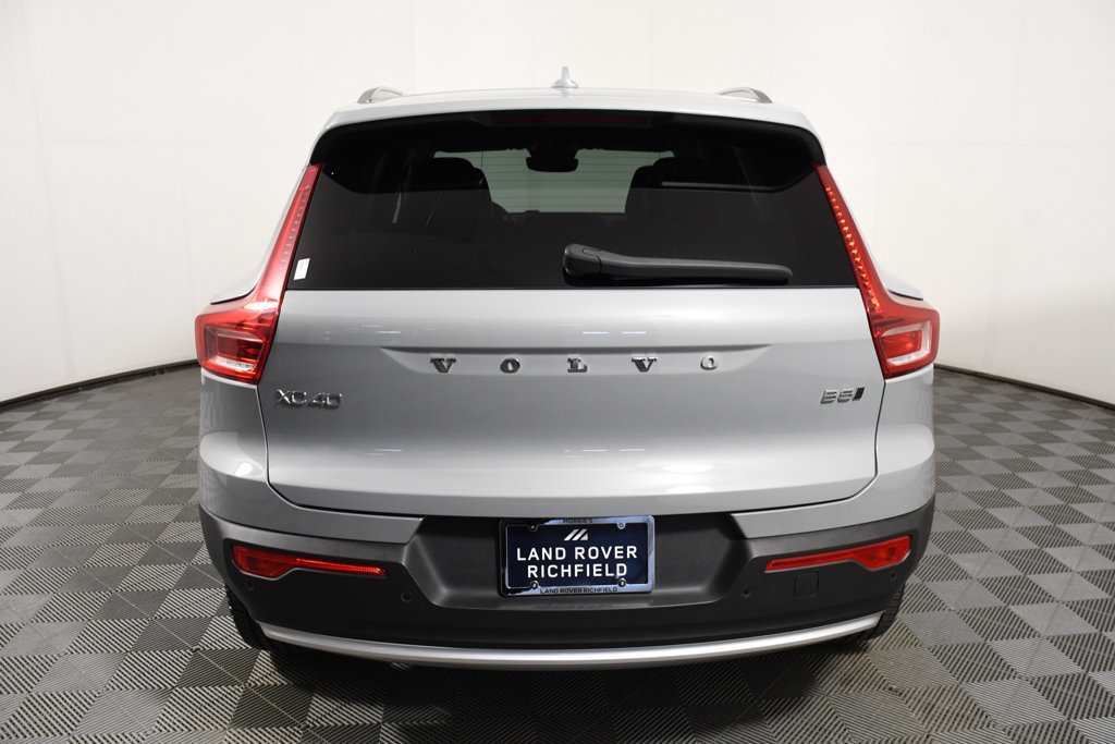 Used 2025 Volvo XC40 B5 Plus AWD/4WD image 5