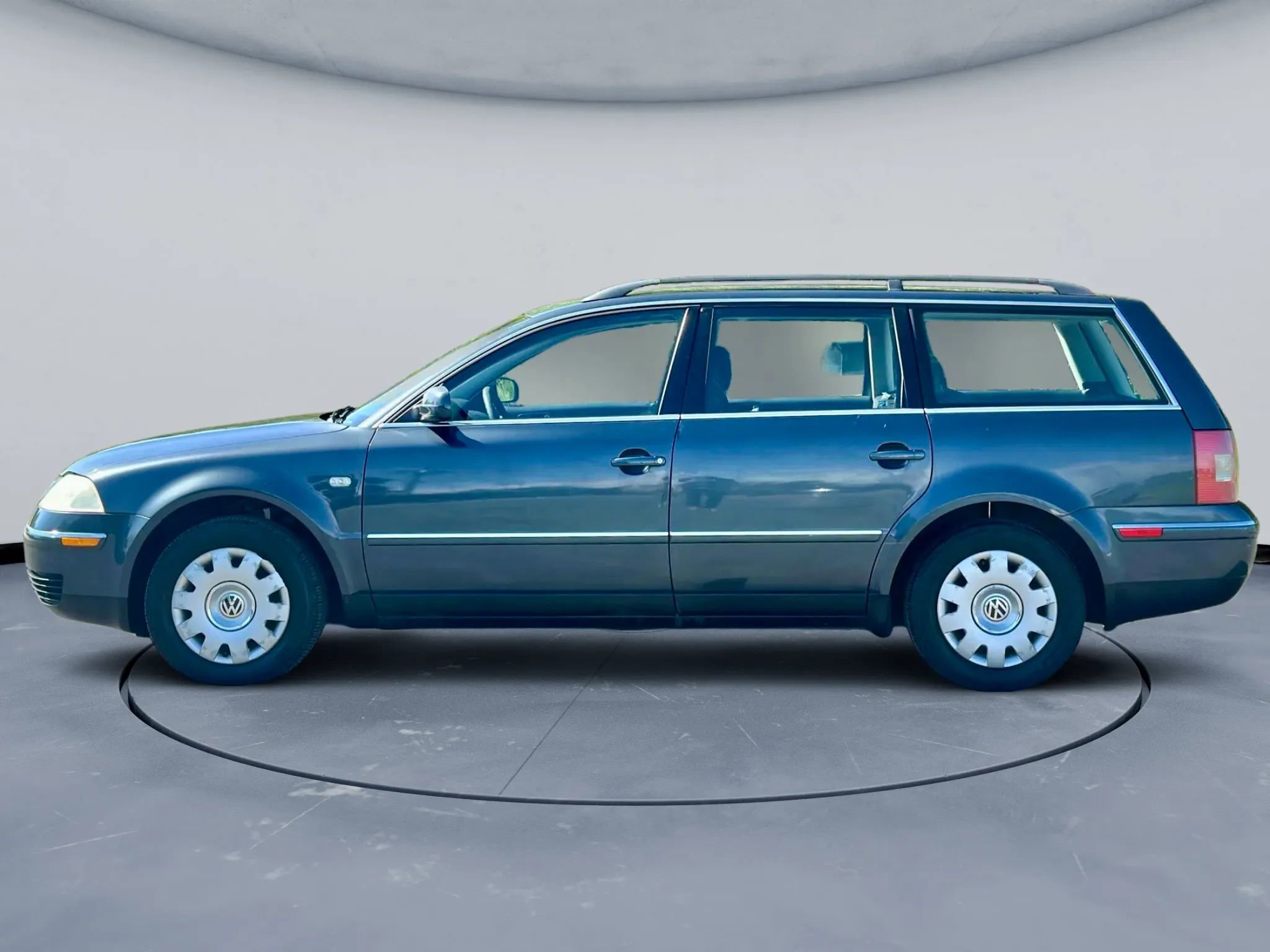 Used 2003 Volkswagen Passat GL FWD image 3