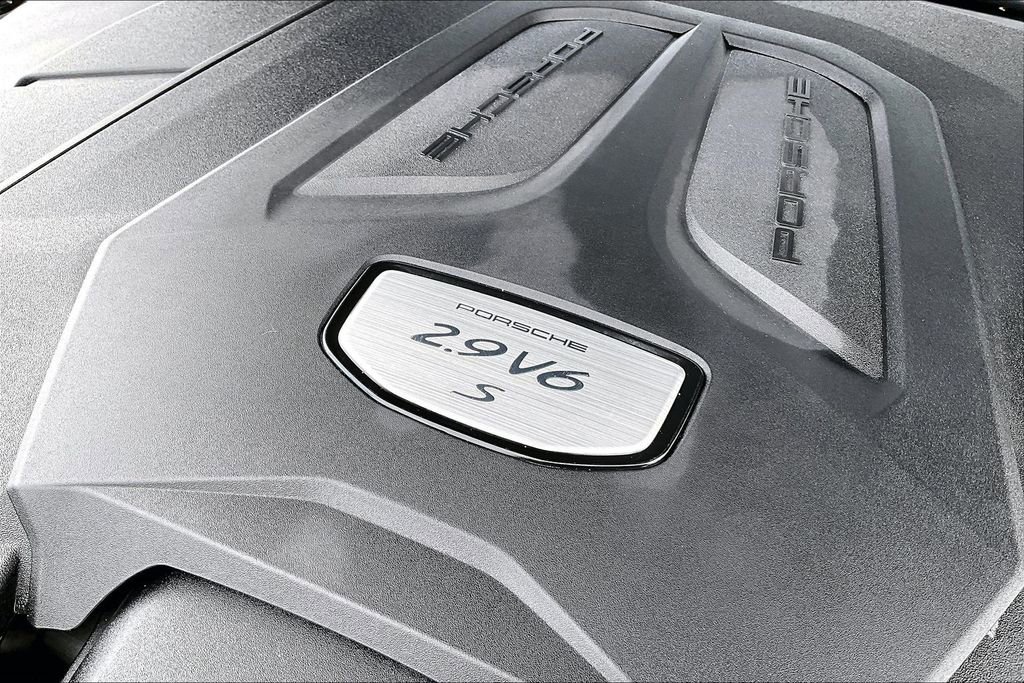 Used 2023 Porsche Cayenne S Platinum image 32
