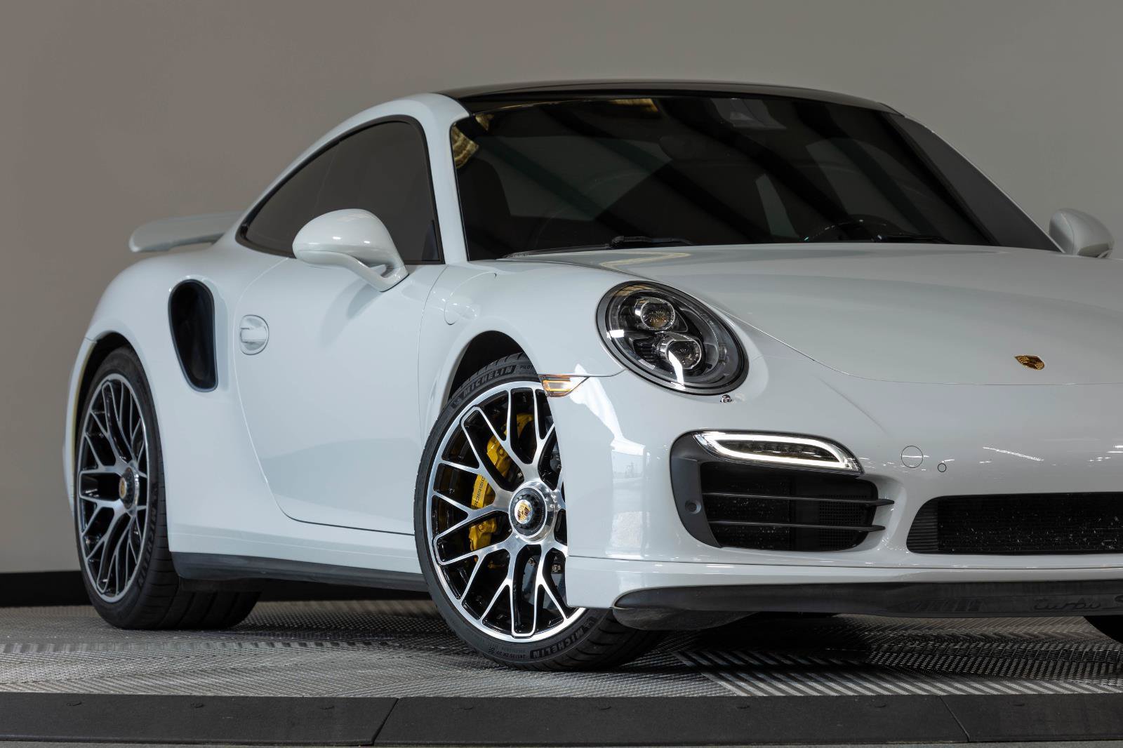 Used 2015 Porsche 911 Turbo S AWD/4WD image 33