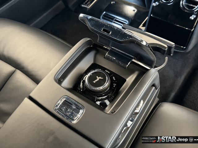 Used 2022 Rolls-Royce Phantom Sedan RWD image 34