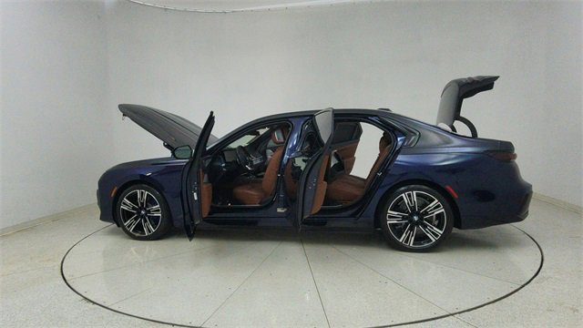 Used 2023 BMW i7 xDrive60 image 75
