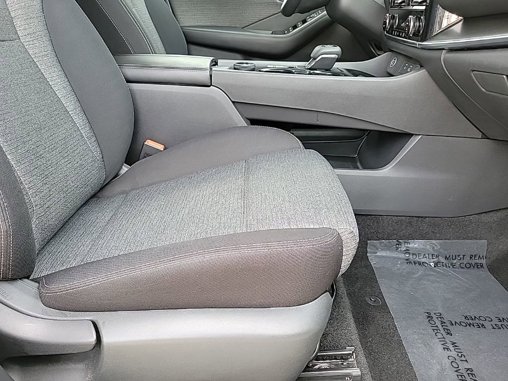 Certified 2022 Nissan Rogue SV image 15