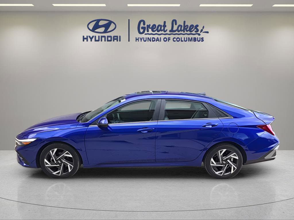 Certified 2025 Hyundai Elantra Limited FWD image 3