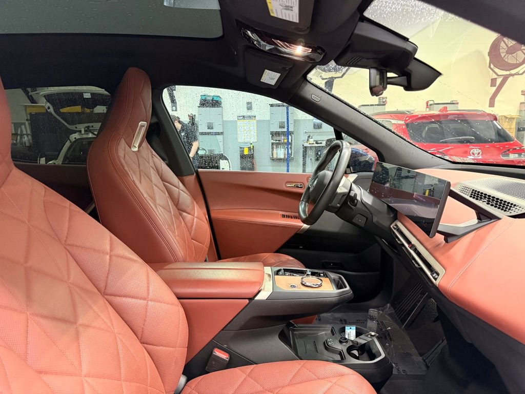 Used 2023 BMW iX xDrive50 w/ Premium Package AWD/4WD image 29