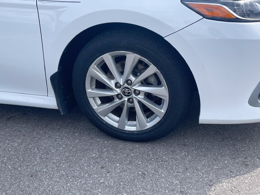 Used 2021 Toyota Camry LE AWD/4WD image 4