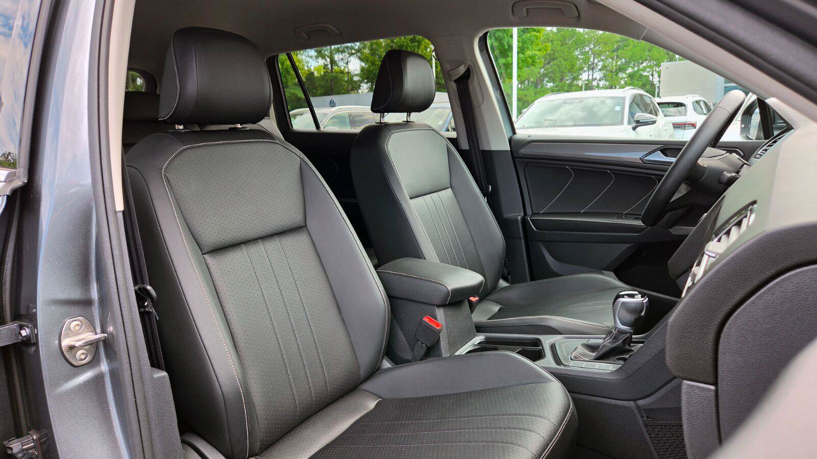 Certified 2023 Volkswagen Tiguan SE FWD image 51
