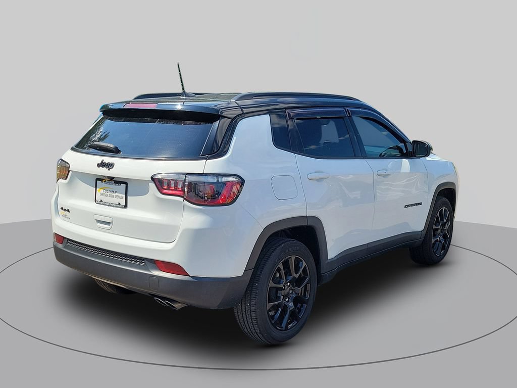 Used 2022 Jeep Compass Latitude w/ Convenience Group AWD/4WD image 3