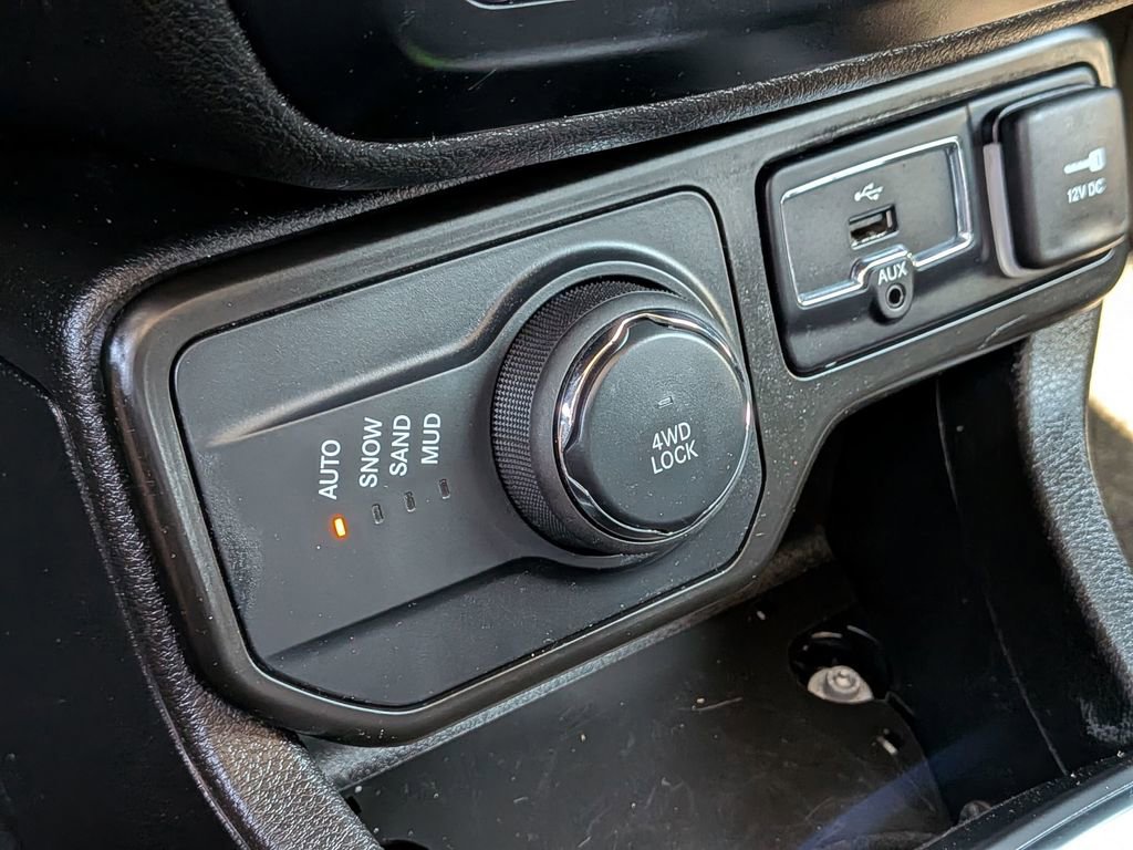 Used 2023 Jeep Renegade Latitude AWD/4WD image 33