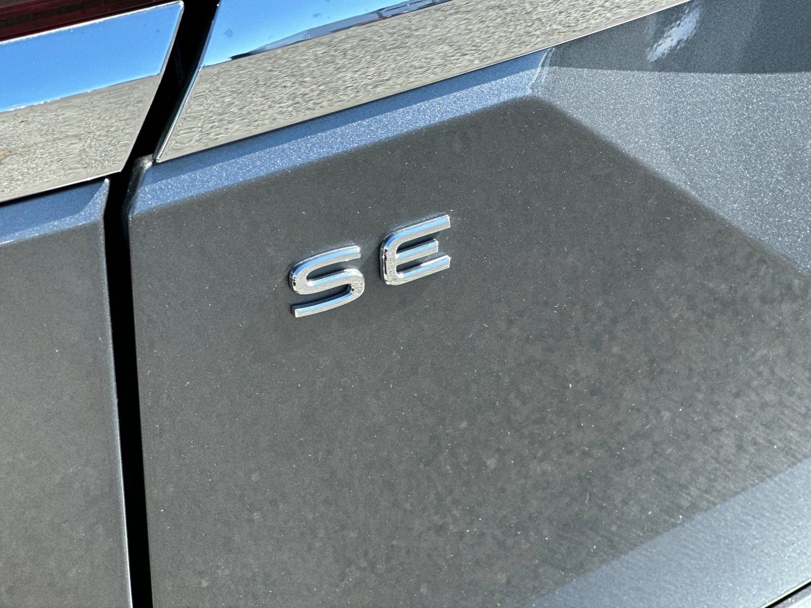 Used 2024 Volkswagen Atlas SE image 27