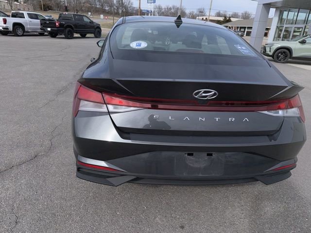 Used 2022 Hyundai Elantra SEL w/ Convenience Package image 16