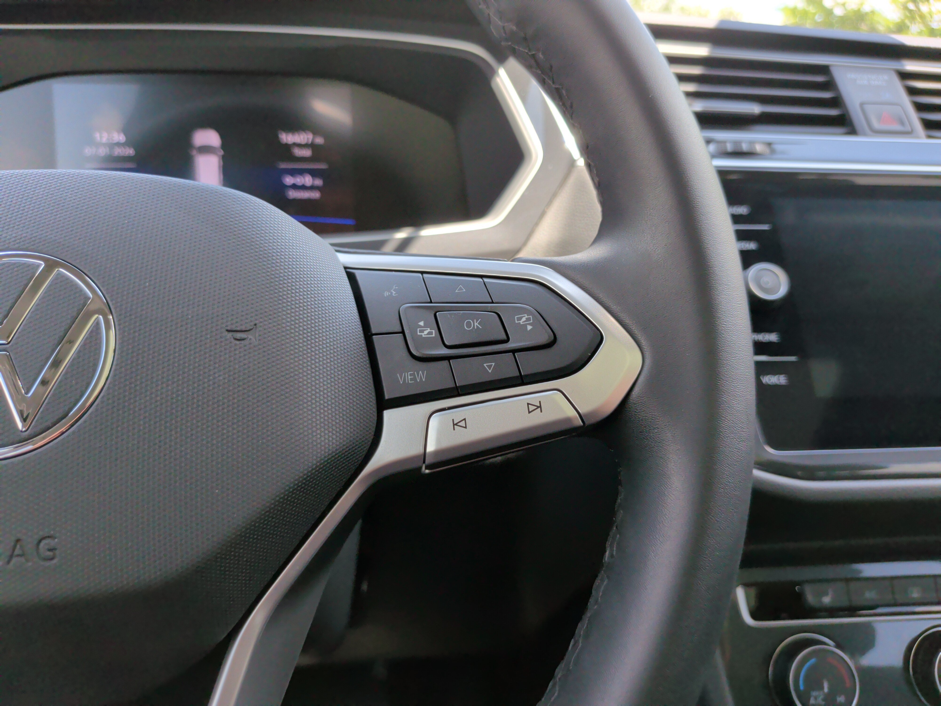 Used 2024 Volkswagen Tiguan Wolfsburg Edition FWD image 23
