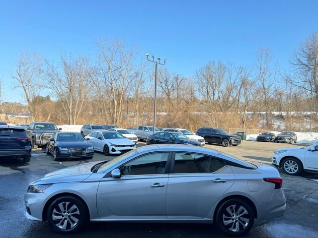 Used 2022 Nissan Altima 2.5 S image 2