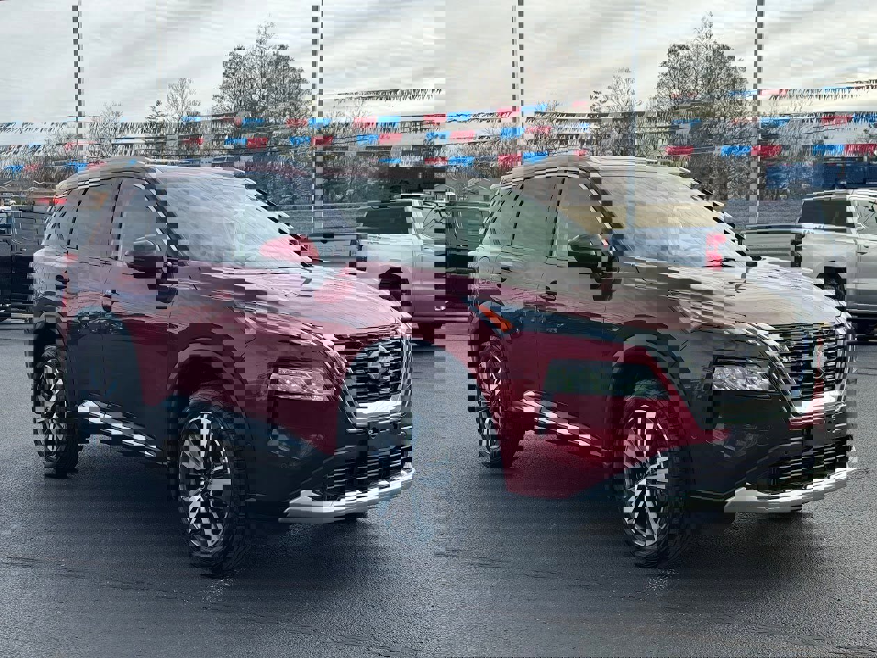 Used 2023 Nissan Rogue Platinum w/ Platinum Premium Package image 3