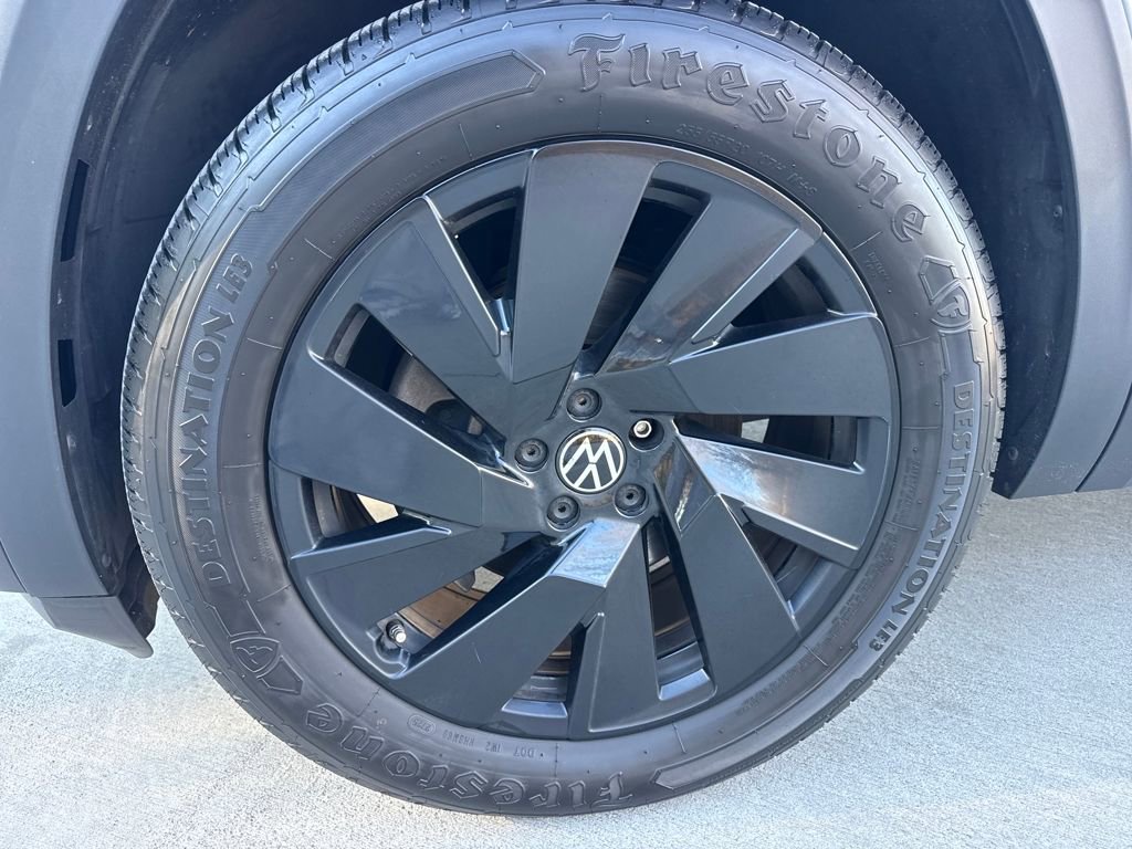 Used 2024 Volkswagen Atlas SE w/ Black Wheel Package image 11