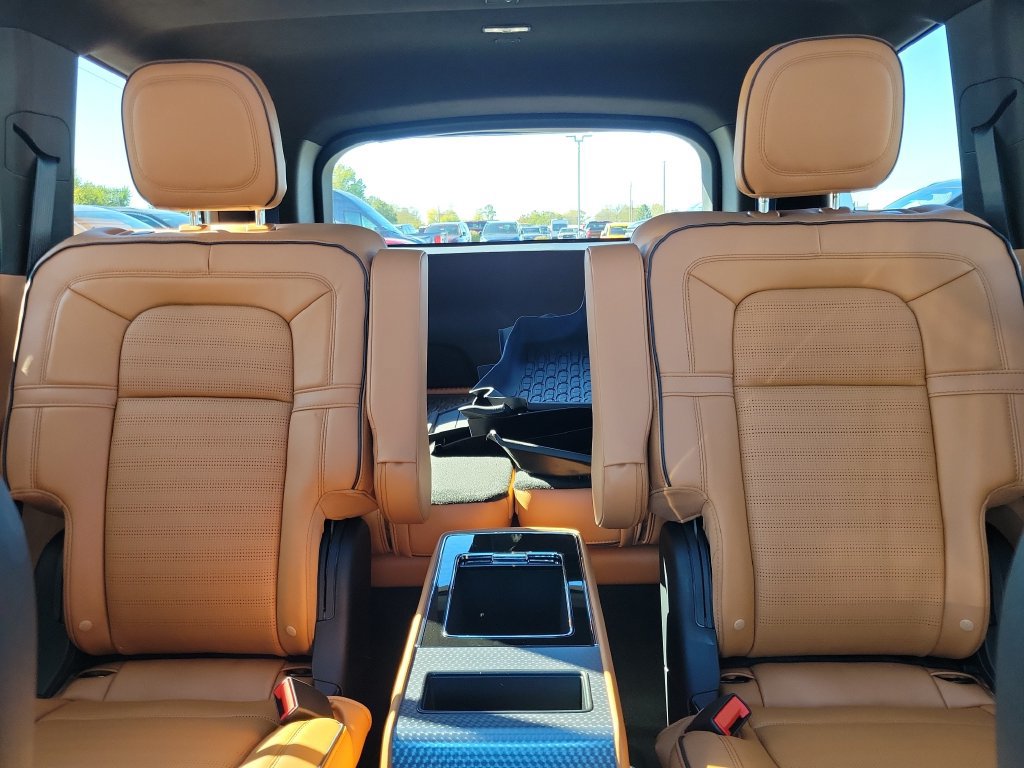 New 2027 Lincoln Aviator Black Label w/ Dynamic Handling Package AWD/4WD image 17