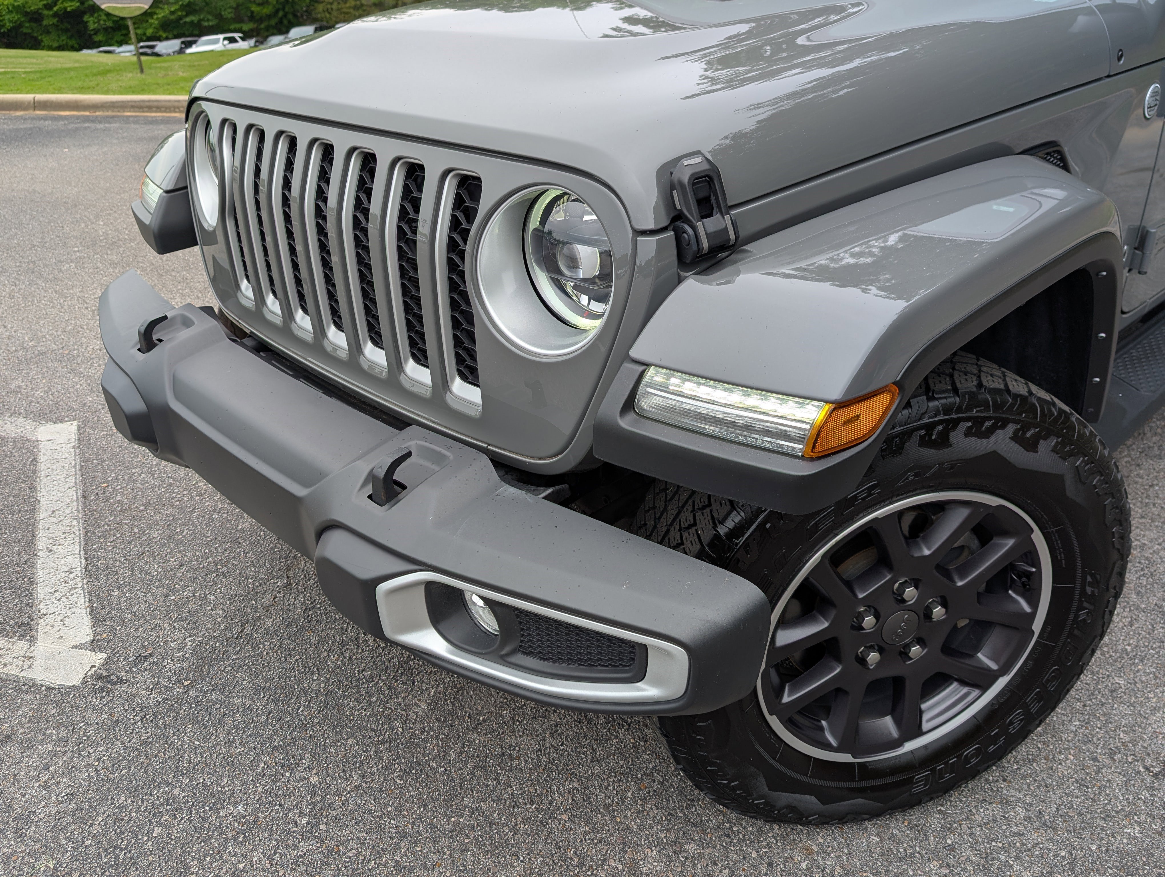 Used 2023 Jeep Gladiator Overland w/ LED Lighting Group AWD/4WD image 13