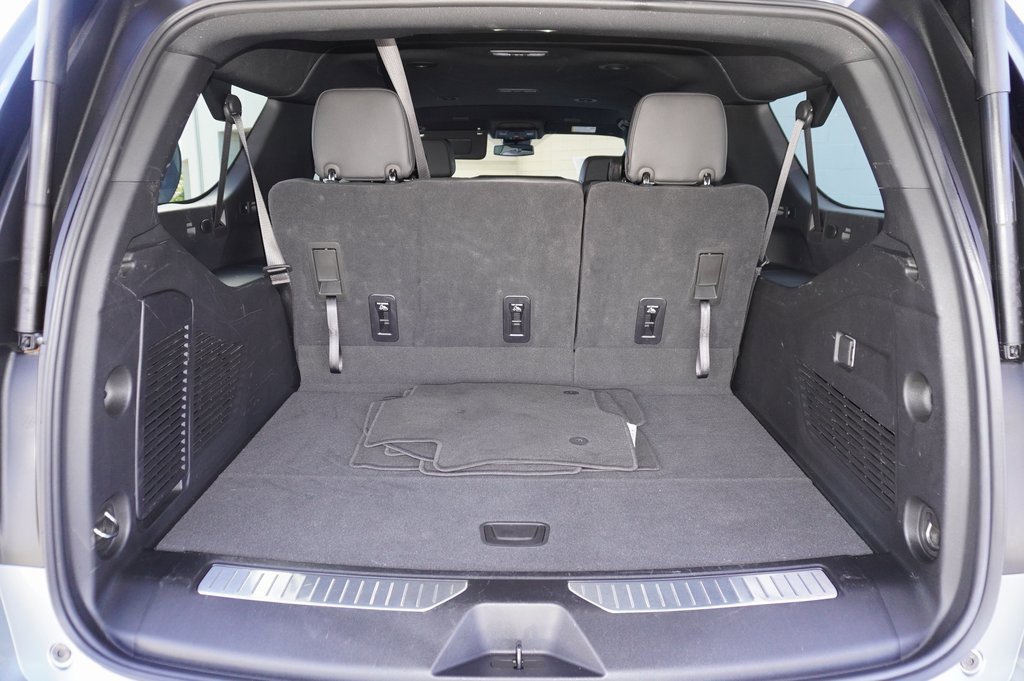 Used 2025 Chevrolet Suburban RST image 8