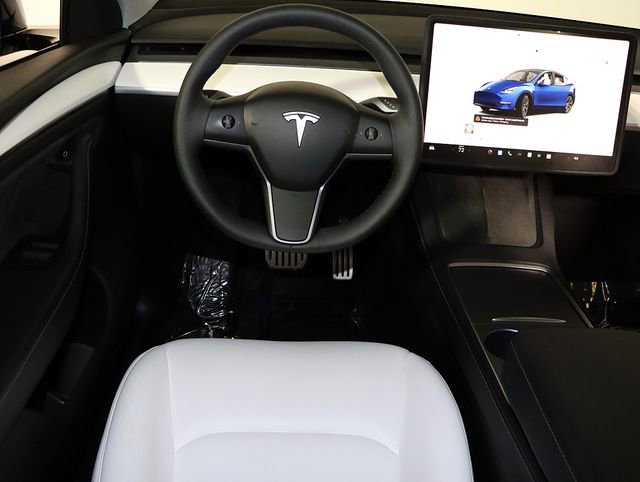 Used 2024 Tesla Model Y Performance image 3