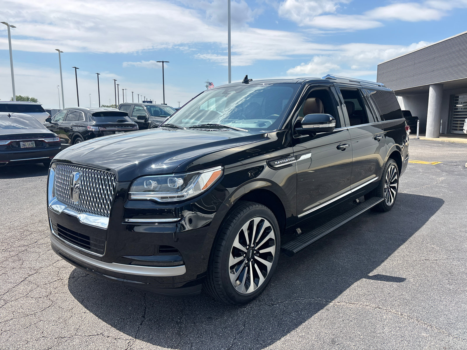 Certified 2024 Lincoln Navigator L Reserve AWD/4WD image 3