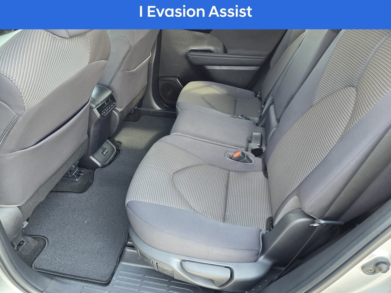 Used 2023 Toyota Highlander L image 18