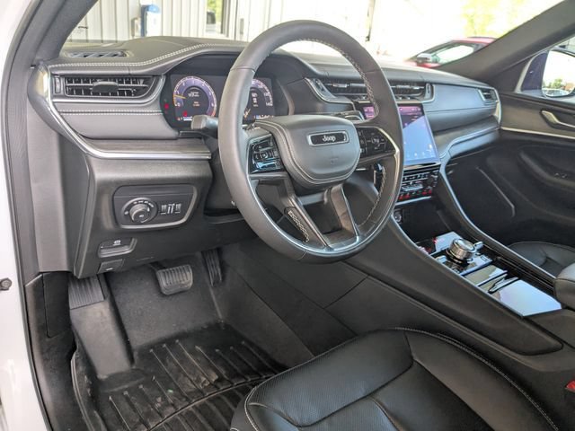 Used 2025 Jeep Grand Cherokee Overland AWD/4WD image 24