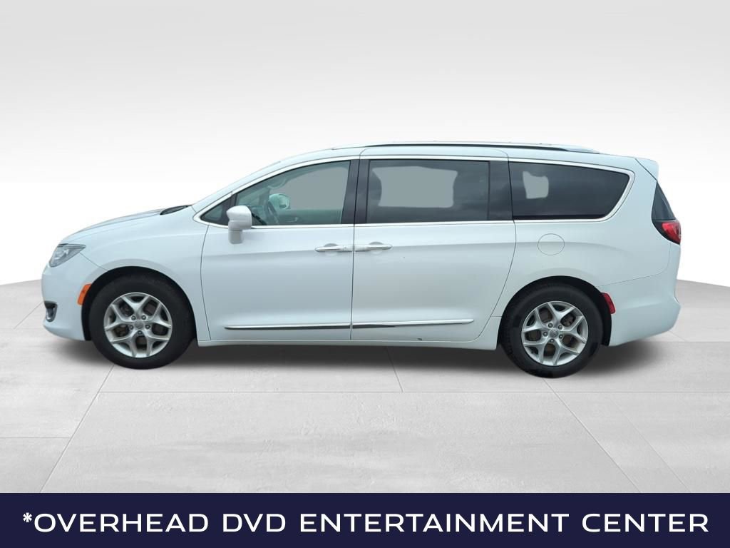 Used 2018 Chrysler Pacifica Touring-L w/ Tire & Wheel Group image 4