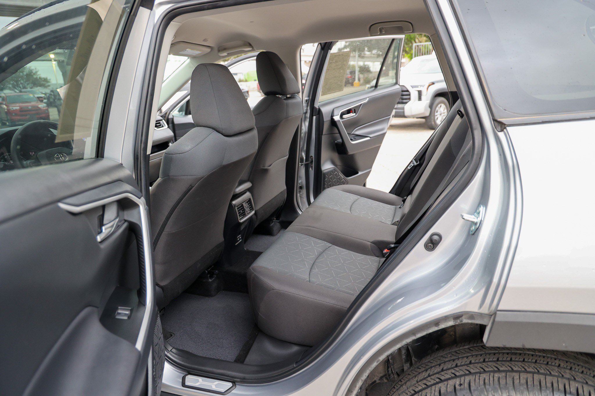Certified 2025 Toyota RAV4 XLE FWD image 35