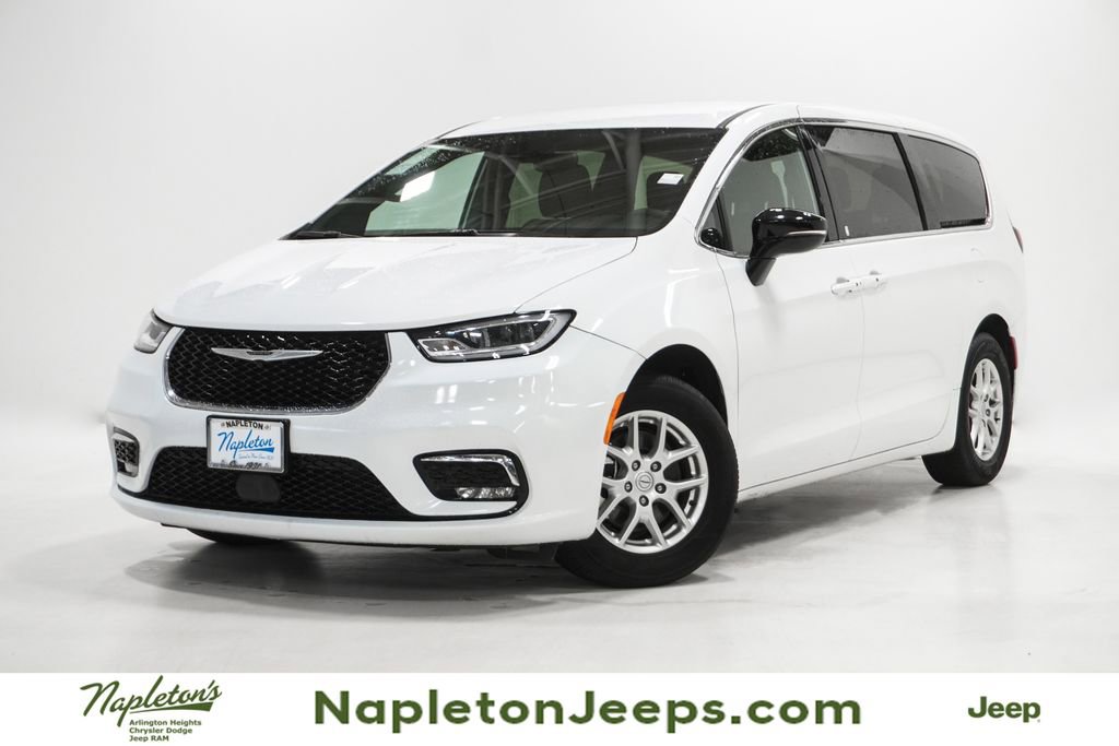 Used 2025 Chrysler Pacifica Select