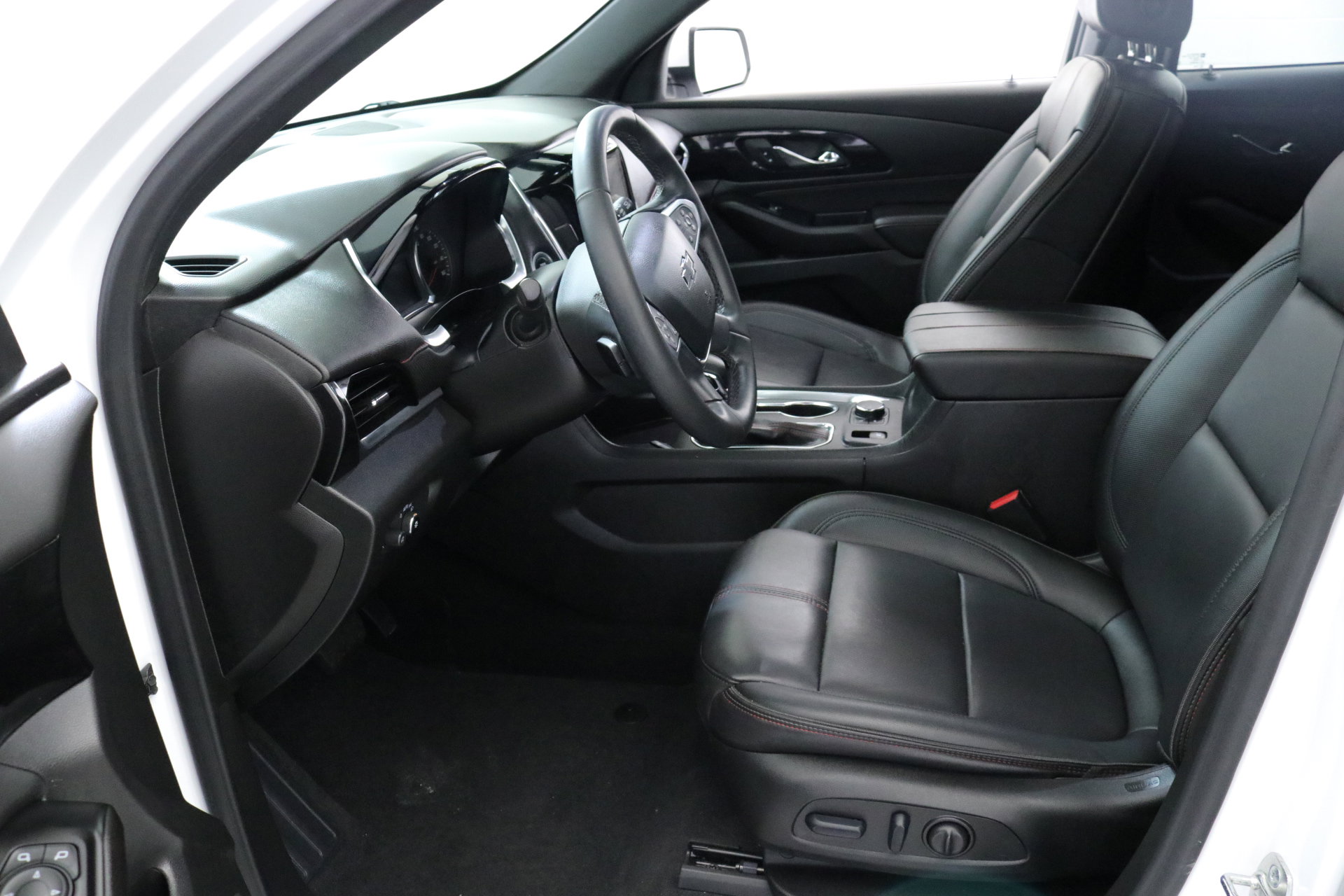 Used 2023 Chevrolet Traverse RS image 24