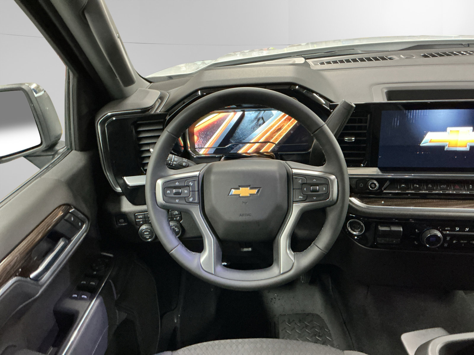 Used 2025 Chevrolet Silverado 1500 LT w/ Z71 Off-Road Package AWD/4WD image 12