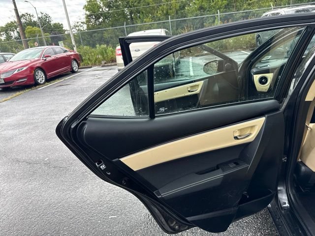 Used 2017 Toyota Corolla LE w/ Carpet Mat Package (TMS) FWD image 19
