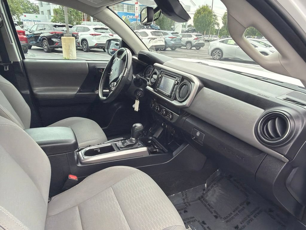 Used 2019 Toyota Tacoma SR5 AWD/4WD image 10