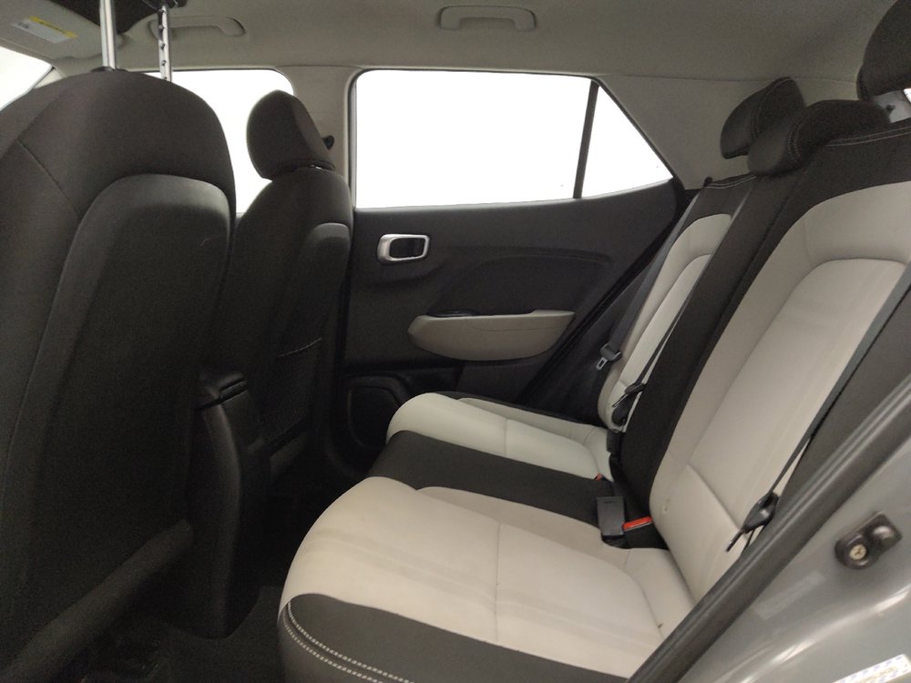 Used 2021 Hyundai Venue SEL FWD image 18