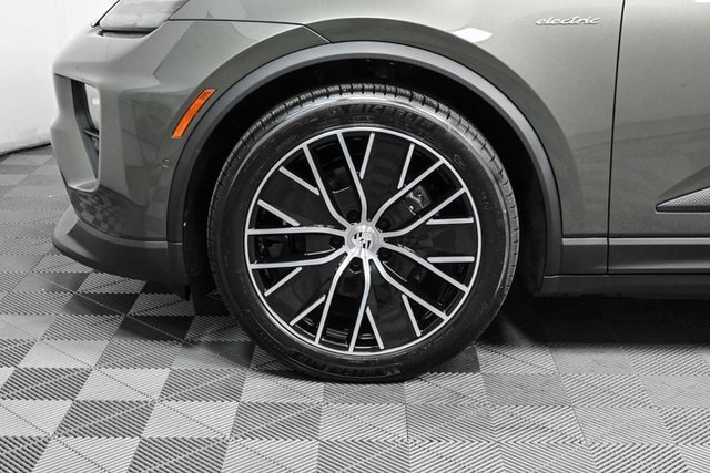 Certified 2025 Porsche Macan Electric image 34
