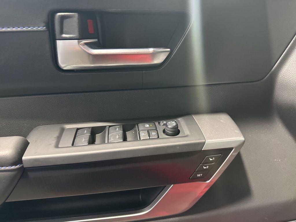 Used 2025 Toyota Sequoia Platinum image 37