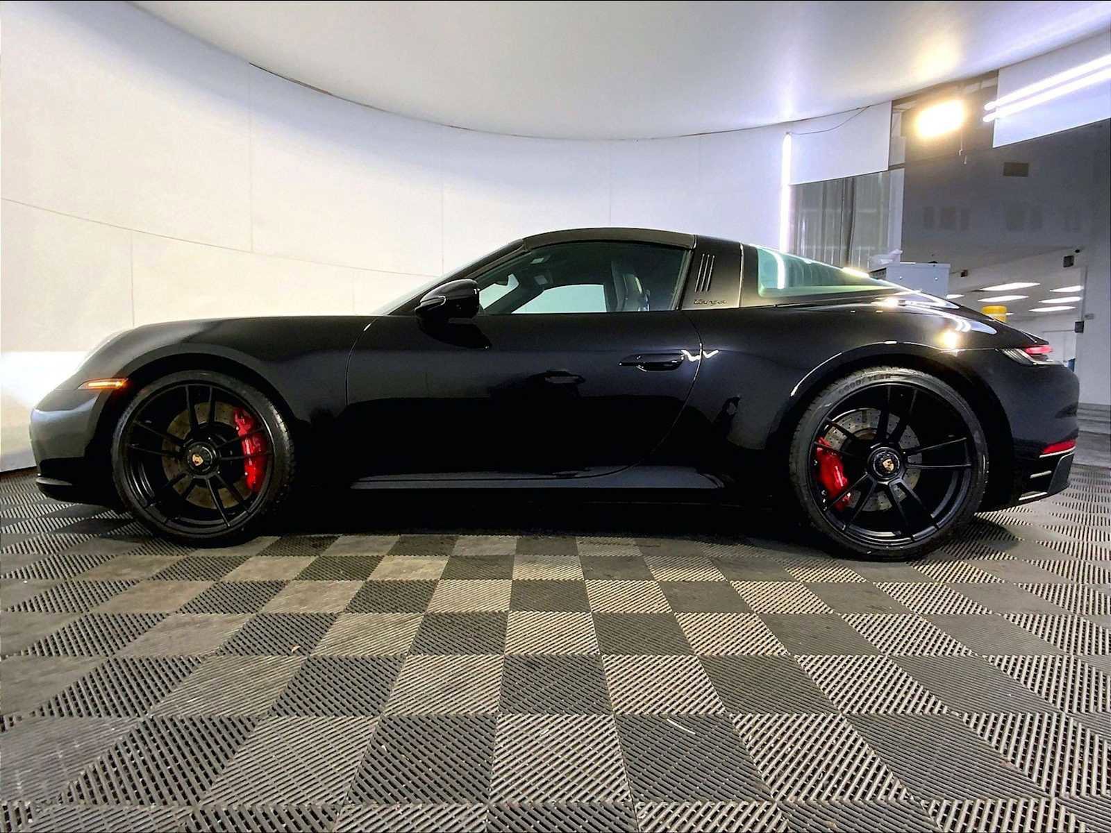 Certified 2024 Porsche 911 Targa 4 GTS image 2