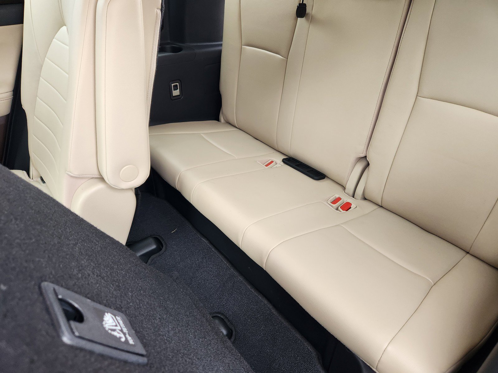 Used 2021 Toyota Highlander XLE FWD image 14
