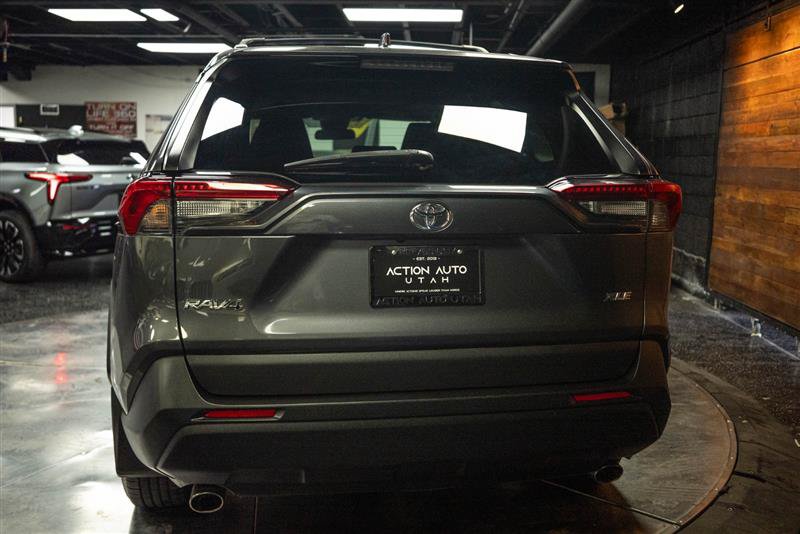 Used 2022 Toyota RAV4 XLE w/ Convenience Package FWD image 6