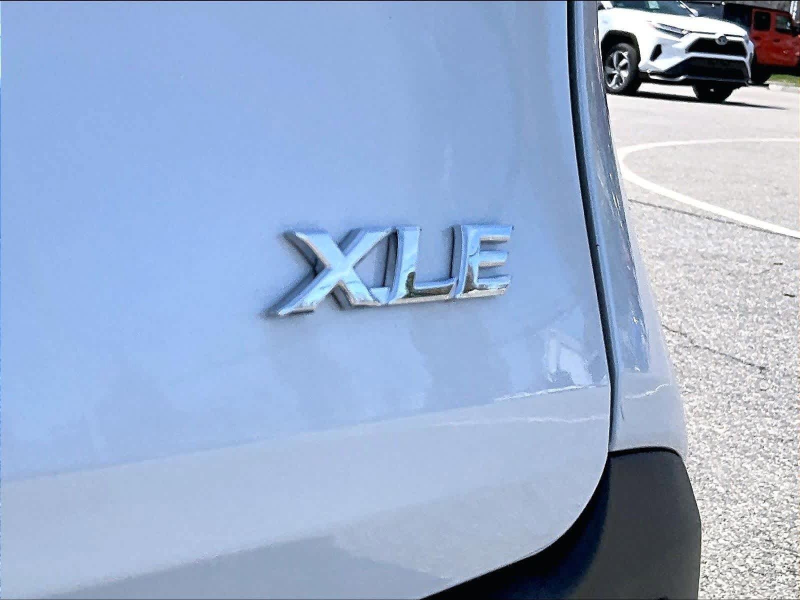 Used 2025 Toyota Sienna XLE w/ XLE Plus Package image 30